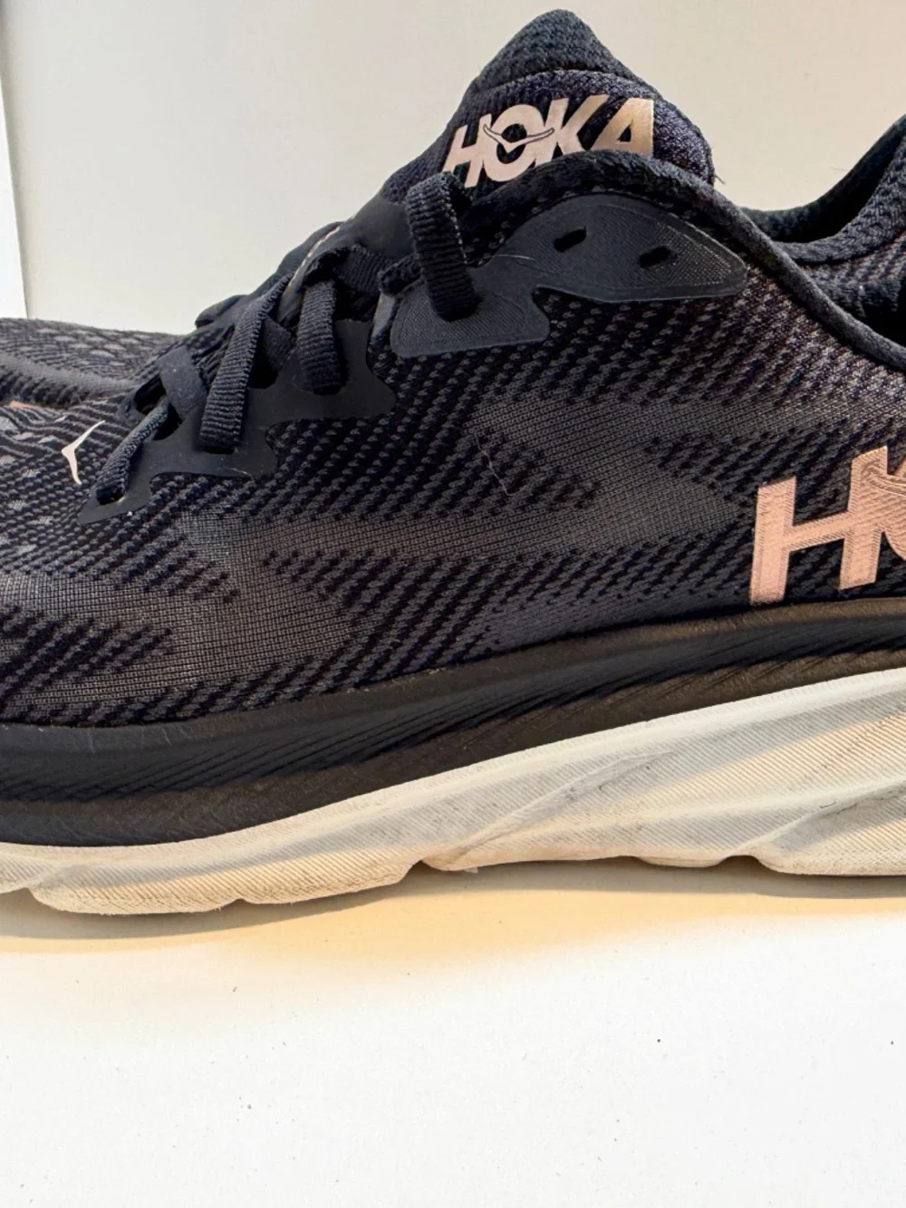 ☀️ HOKA Clifton 9 Black/Rose Gold Running Shoes. used but With Box. Sz 10